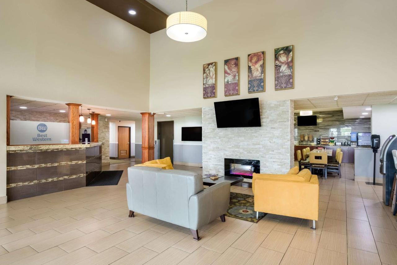 Best Western Waukesha Grand Pewaukee Exterior photo