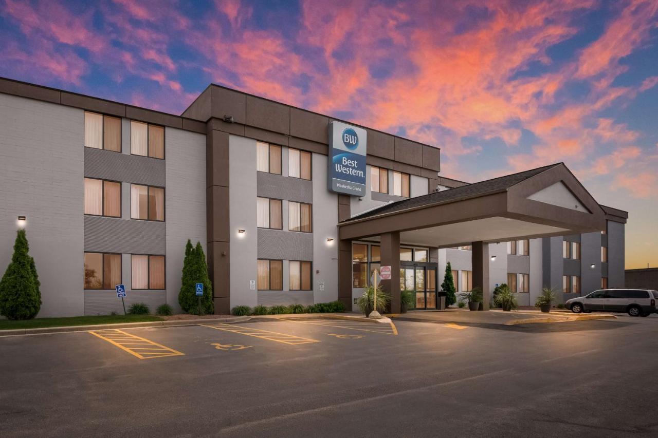 Best Western Waukesha Grand Pewaukee Exterior photo